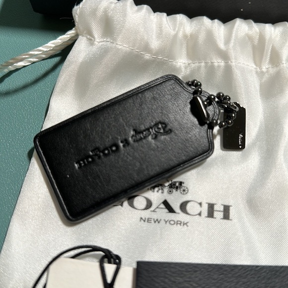 New Coach x Disney Leather key chain - Picture 3 of 3